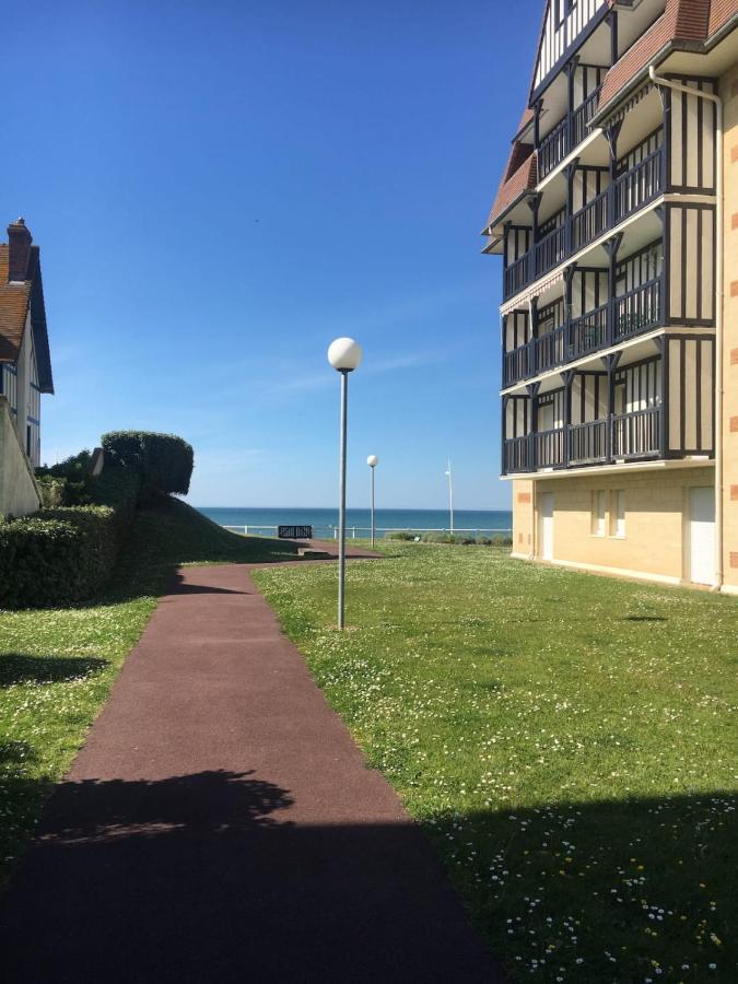 Beautiful Apartment With Gardenlk Cabourg Exterior foto